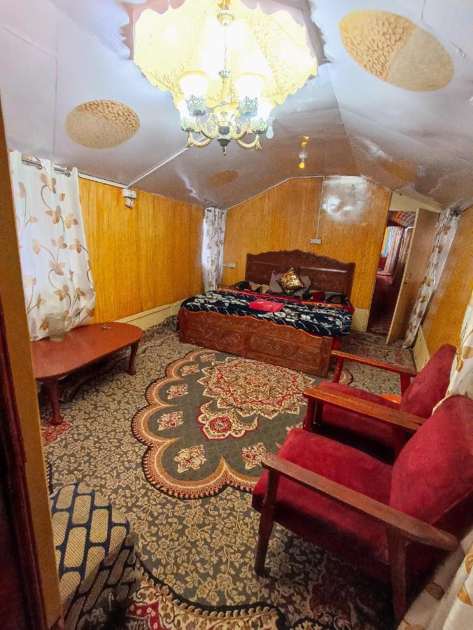 ホテル Hb Nancy Group Of Houseboats Srīnagar エクステリア 写真