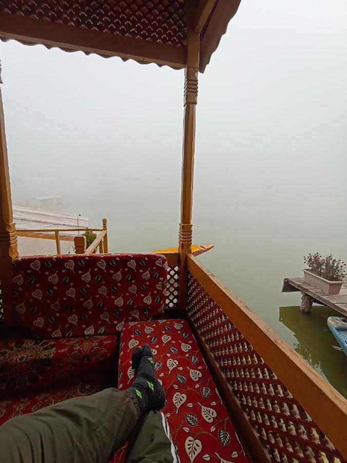 ホテル Hb Nancy Group Of Houseboats Srīnagar エクステリア 写真