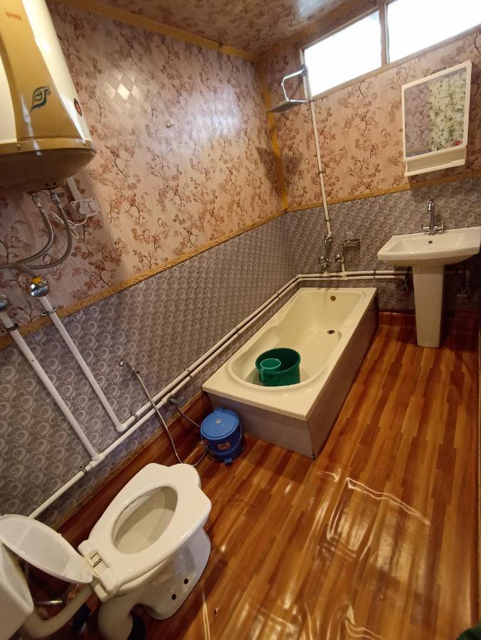 ホテル Hb Nancy Group Of Houseboats Srīnagar エクステリア 写真