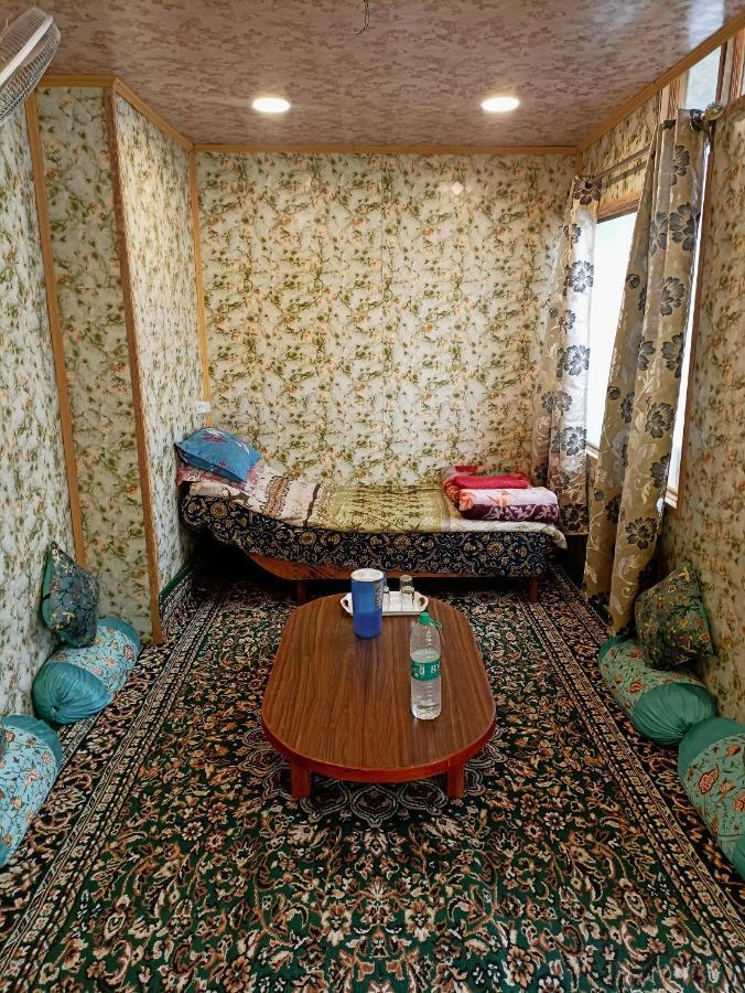 ホテル Hb Nancy Group Of Houseboats Srīnagar エクステリア 写真