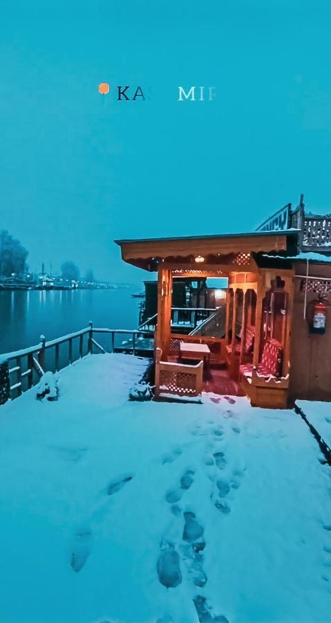 ホテル Hb Nancy Group Of Houseboats Srīnagar エクステリア 写真