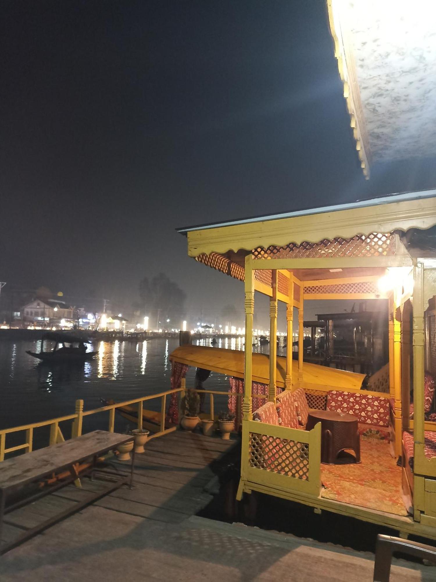 ホテル Hb Nancy Group Of Houseboats Srīnagar エクステリア 写真